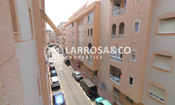 Resale - Apartment - Torrevieja - Acequion