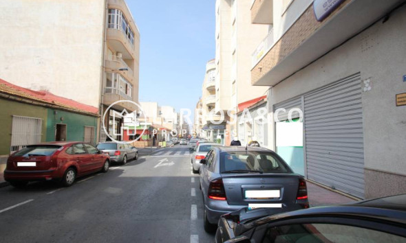 Resale - Commercial space - Torrevieja - Centro