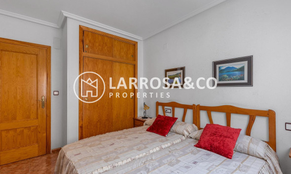 Resale - Apartment - Torrevieja - Estacion de autobuses