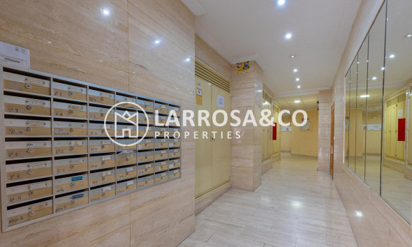 Resale - Apartment - Torrevieja - Estacion de autobuses