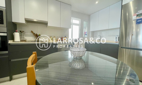 Resale - Apartment - Torrevieja - Playa del cura