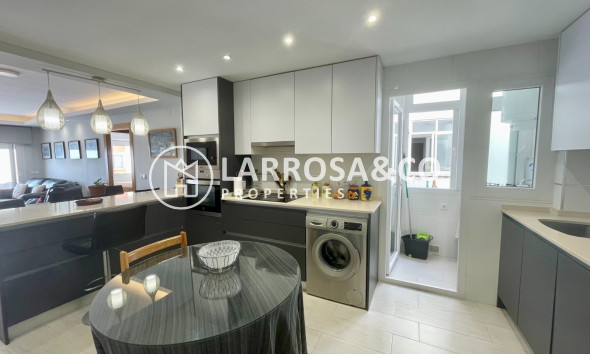 Resale - Apartment - Torrevieja - Playa del cura