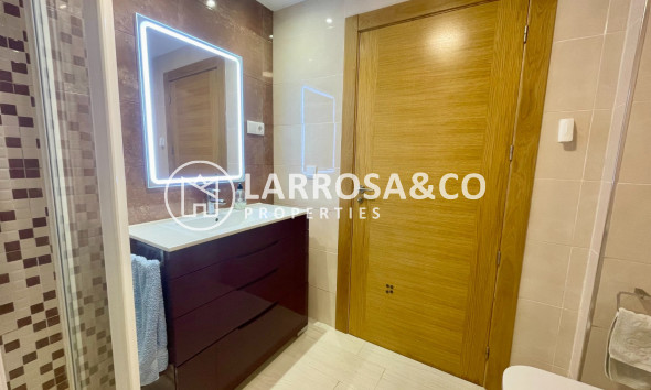 Resale - Apartment - Torrevieja - Playa del cura