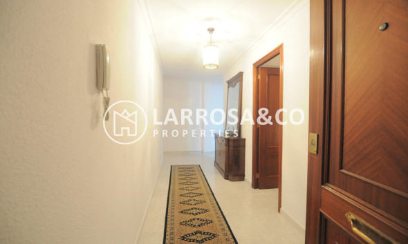 Resale - Apartment - Torrevieja - Centro