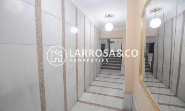 Resale - Apartment - Torrevieja - Centro