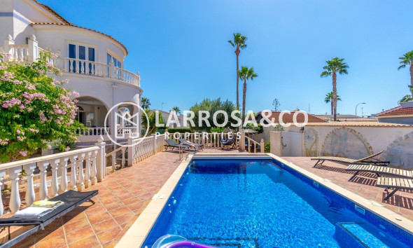A Vendre - Villa - Torrevieja - La Siesta - El Salado - Torreta