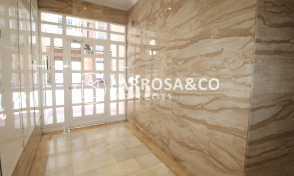 Resale - Apartment - Torrevieja - Centro