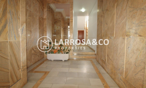 Resale - Apartment - Torrevieja - Playa del cura