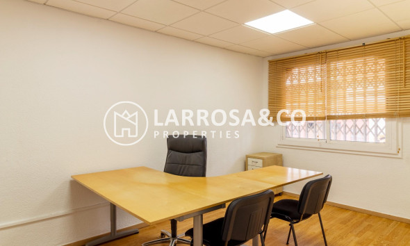 Alquiler larga estancia - Local - Orihuela - Zona Centro