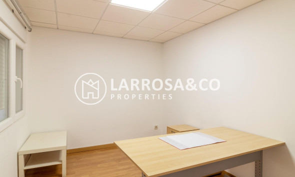 Alquiler larga estancia - Local - Orihuela - Zona Centro