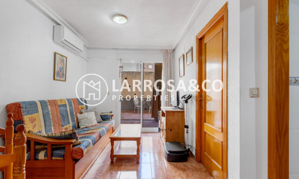 Resale - Ground floor apartment - Torrevieja - Estacion de autobuses