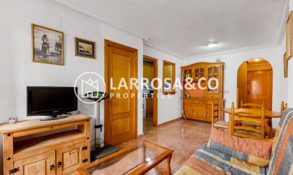 Resale - Ground floor apartment - Torrevieja - Estacion de autobuses