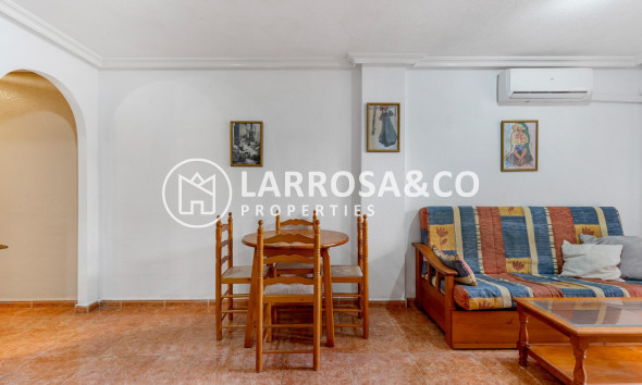 Resale - Ground floor apartment - Torrevieja - Estacion de autobuses