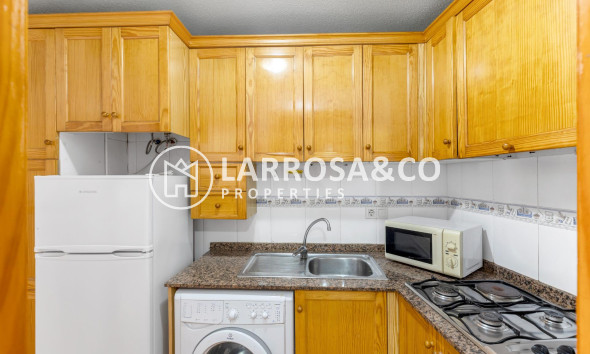 Resale - Ground floor apartment - Torrevieja - Estacion de autobuses