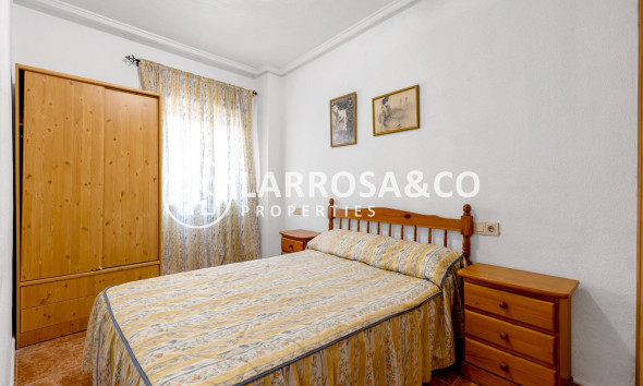 Resale - Ground floor apartment - Torrevieja - Estacion de autobuses
