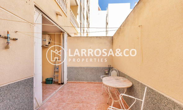 Resale - Ground floor apartment - Torrevieja - Estacion de autobuses