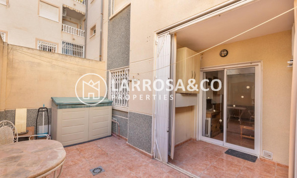Resale - Ground floor apartment - Torrevieja - Estacion de autobuses