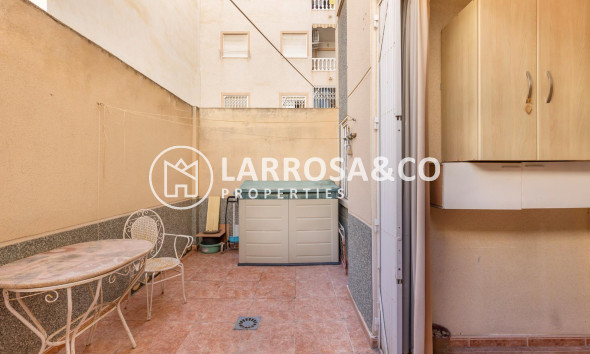 Resale - Ground floor apartment - Torrevieja - Estacion de autobuses