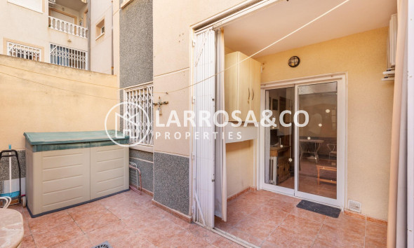 Resale - Ground floor apartment - Torrevieja - Estacion de autobuses