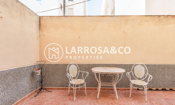 Resale - Ground floor apartment - Torrevieja - Estacion de autobuses