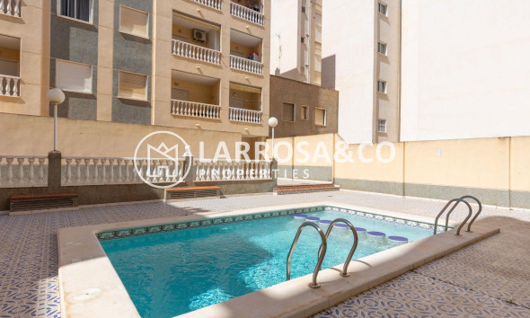 Resale - Ground floor apartment - Torrevieja - Estacion de autobuses