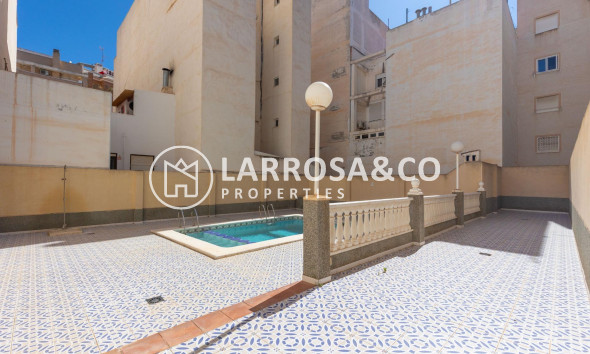 Resale - Ground floor apartment - Torrevieja - Estacion de autobuses