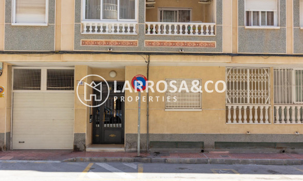 Resale - Ground floor apartment - Torrevieja - Estacion de autobuses