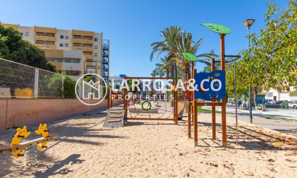 Resale - Ground floor apartment - Torrevieja - Estacion de autobuses