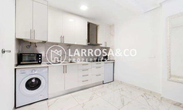 Resale - Apartment - Torrevieja - Centro