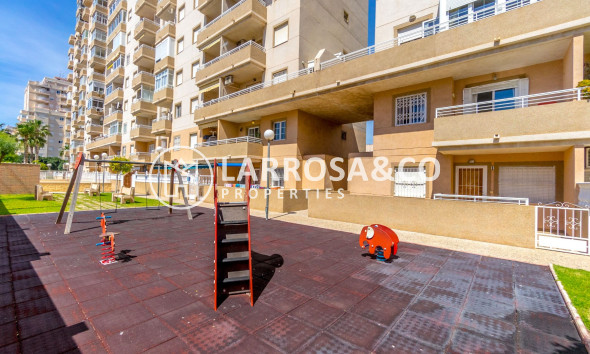 Resale - Apartment - Torrevieja - Centro