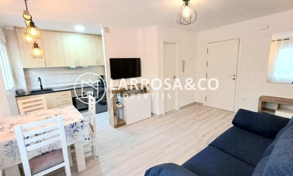 Resale - Apartment - Torrevieja - Acequion