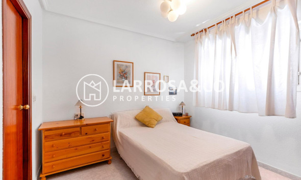 Resale - Apartment - Torrevieja - Estacion de autobuses