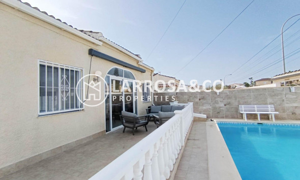 Resale - Detached House/Villa - Torrevieja - La Siesta - El Salado - Torreta