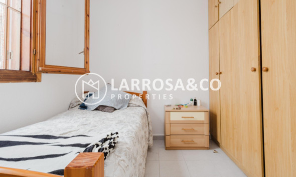 Resale - Apartment - Torrevieja - Playa de La Acequion