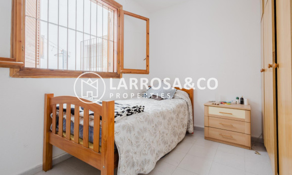Resale - Apartment - Torrevieja - Playa de La Acequion