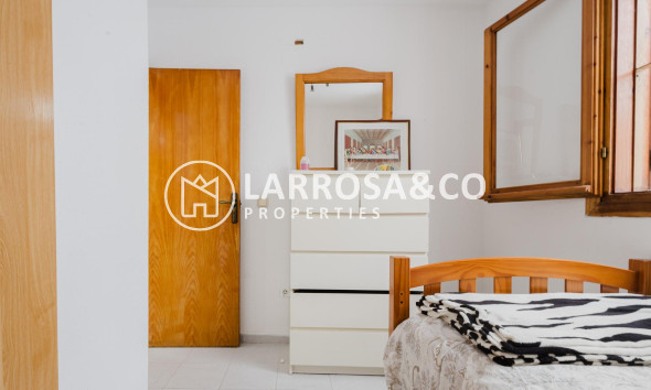 Resale - Apartment - Torrevieja - Playa de La Acequion