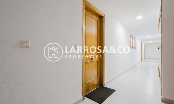 Resale - Apartment - Torrevieja - Playa de La Acequion