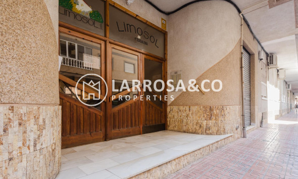 Resale - Apartment - Torrevieja - Playa de La Acequion