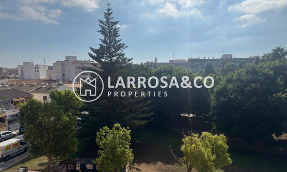 Resale - Apartment - Torrevieja - Playa del Acequión