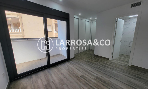 Resale - Apartment - Torrevieja - Playa del cura