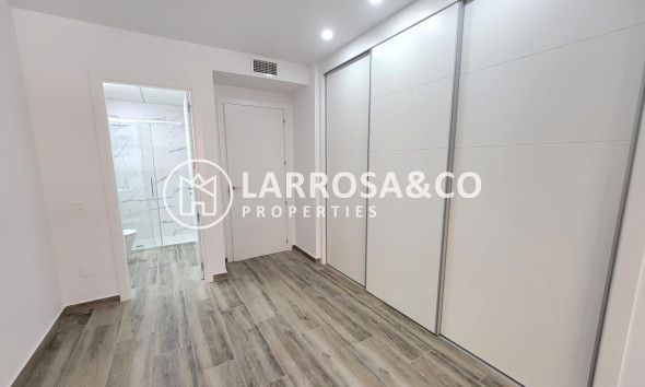 Resale - Apartment - Torrevieja - Playa del cura