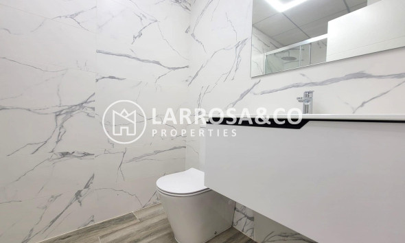 Resale - Apartment - Torrevieja - Playa del cura