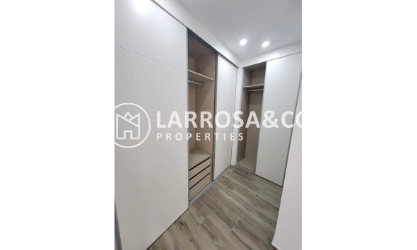 Resale - Apartment - Torrevieja - Playa del cura