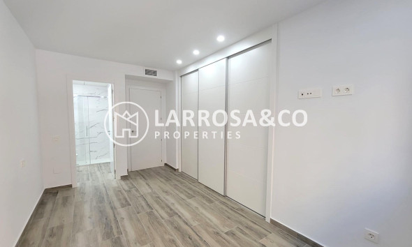 Resale - Apartment - Torrevieja - Playa del cura