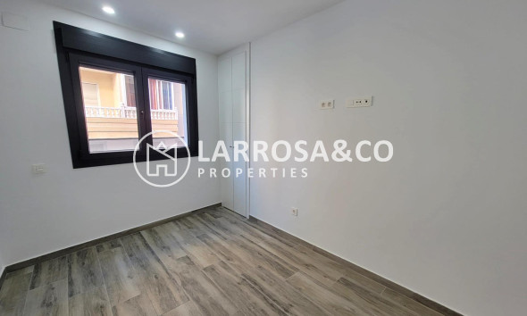 Resale - Apartment - Torrevieja - Playa del cura