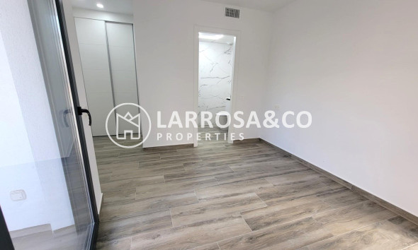 Resale - Apartment - Torrevieja - Playa del cura