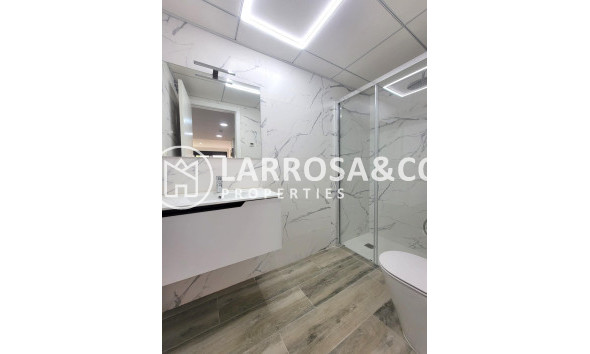 Resale - Apartment - Torrevieja - Playa del cura