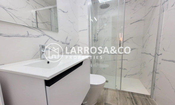 Resale - Apartment - Torrevieja - Playa del cura