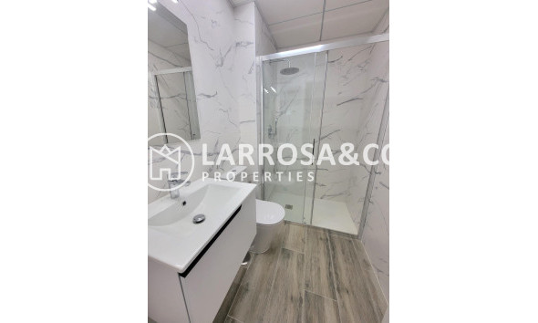 Resale - Apartment - Torrevieja - Playa del cura