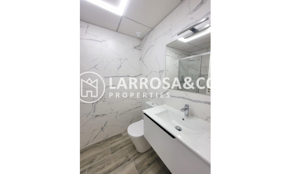 Resale - Apartment - Torrevieja - Playa del cura